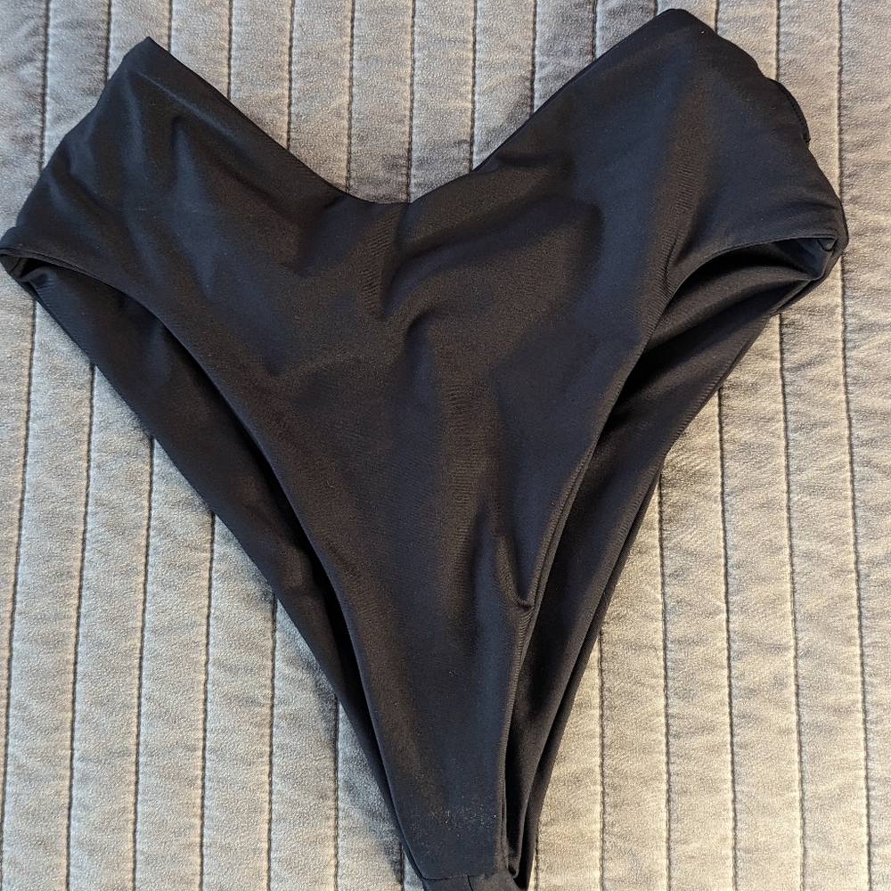 Skatie high waist black bottoms